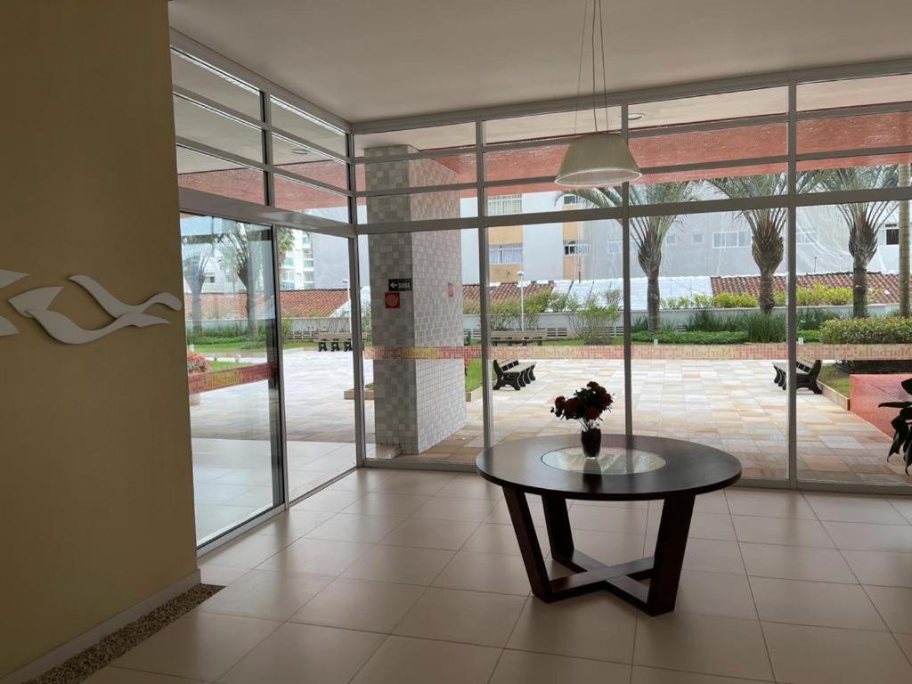 Lindo Apartamento A 50 Metros Da Praia Γκουαρούχα Εξωτερικό φωτογραφία
