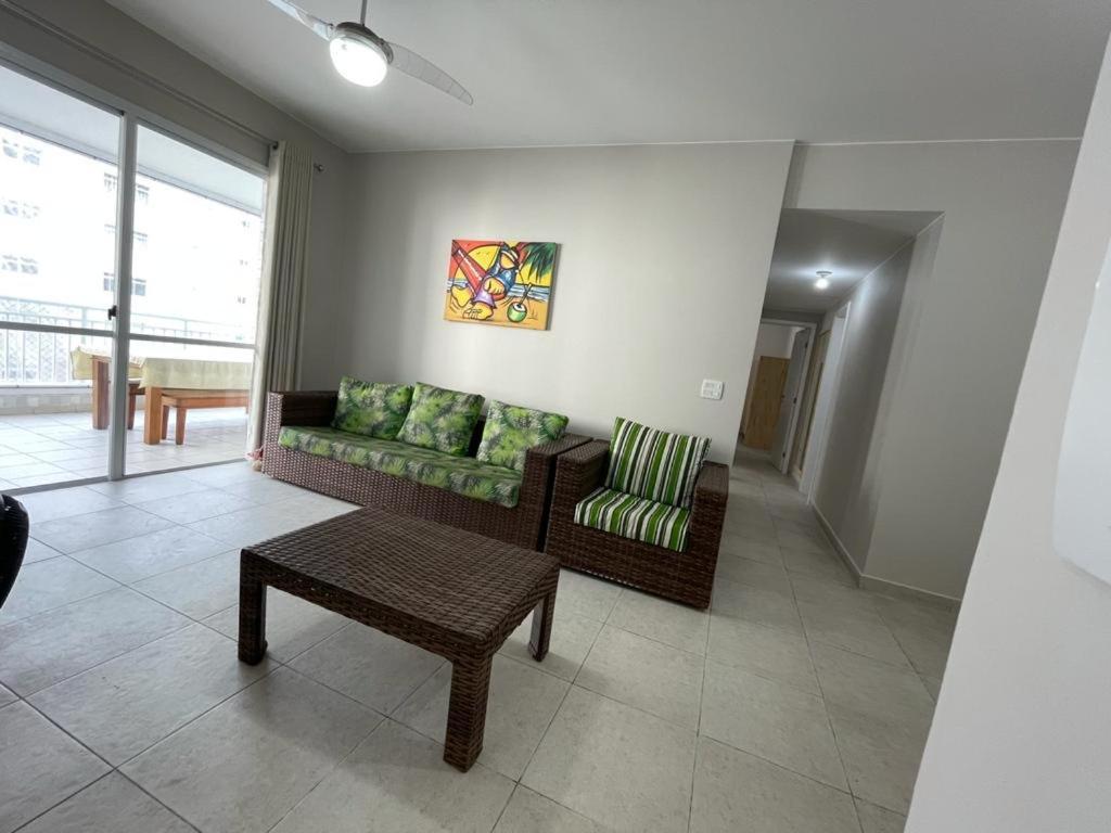 Lindo Apartamento A 50 Metros Da Praia Γκουαρούχα Εξωτερικό φωτογραφία
